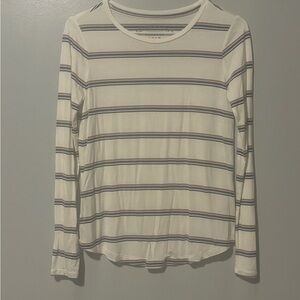 Aeropostale seriously soft perfect crew long sleeved t shirt. Size XS